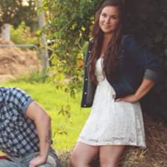 Lace dress - Picture 4 of 4